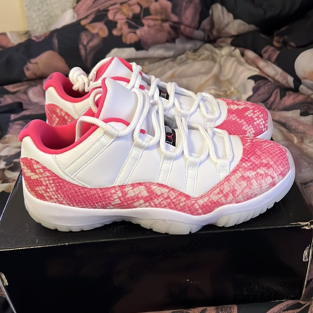 Brand new jordan 11 retro low - Picture 4 of 5
